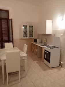 WHOLE HOLIDAY HOME APARTMENT FANTASTIC CIVITAVECCHIA da Pamino & Priscilla con due Camere letto!