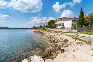Apartments Dom Giricic