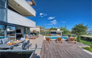 Nice Home In Kastel Gomilica With Sauna