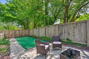 Renovated Townhome with Putting Green and Patio!