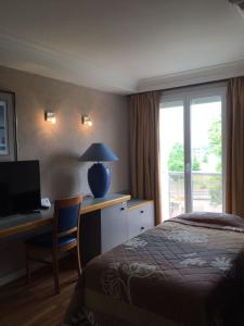 Hotels Hotel Val De Saone Lyon Caluire Rillieux : Chambre Triple