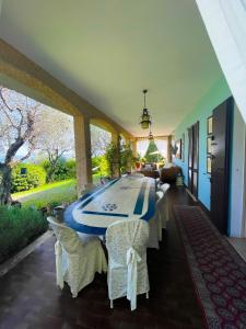 Villa con vista lago e piscina