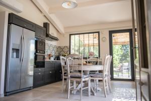 Bastide Toujours Dimanche, Maison de vacances avec vue & piscine chauffée