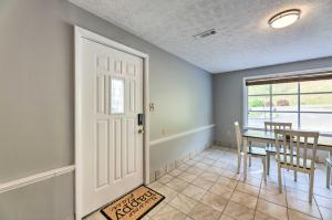 Loretta Sun-Kissed Apt on Country Music Hwy