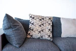 Stunning Riverside View Apartment, near Canary Wharf & O2