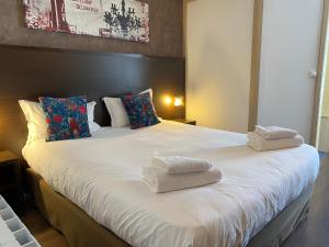 Hotels SHELDER Hotel - CHERBOURG EN COTENTIN - Equeurdreville : photos des chambres