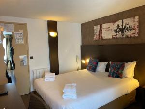 Hotels SHELDER Hotel - CHERBOURG EN COTENTIN - Equeurdreville : photos des chambres