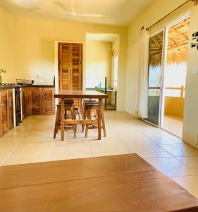 Bonobo House for 5 & Loft for 2- your best Puerto options!