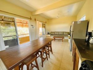 Bonobo House for 5 & Loft for 2- your best Puerto options!