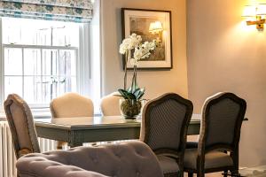 The Aubrey - a gorgeous converted 17th Century Grade II listed bolthole in Bakewell