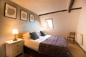Maisons de vacances Mountain retreat in the Pyrenees, glorious views, fire pit & pool - Sleeps 14 : photos des chambres