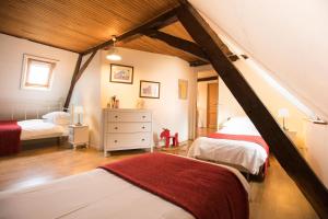 Maisons de vacances Mountain retreat in the Pyrenees, glorious views, fire pit & pool - Sleeps 14 : photos des chambres