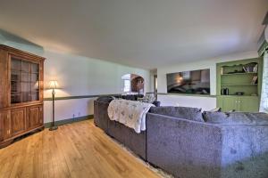 Cozy Colonial Home with Bay Access and Water View