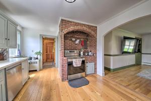 Cozy Colonial Home with Bay Access and Water View