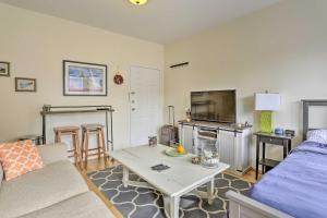 Hoboken Studio Near Dining about 15 Min to NYC!