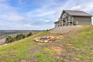 Rustic Norfork Studio with Million Dollar View!