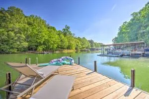 Lakefront Townville Gem with Boat Dock and Kayaks - Pendleton