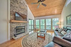 Scenic Sapphire Condo with Deck and Gas Grill! - Rosman