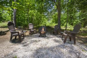 Convenient Romantic Hot Tub BBQ 3-night special!