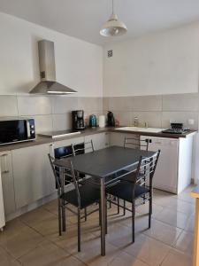 location vacances T4 bas de villa Toulon