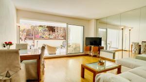 Cannes : superbe terrasse rue dAntibes