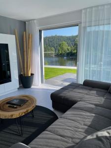 Apartments Saaldorf-Ferienhaus mit 6 Apartments 45qm-120qm direkt am Thüringer Meer-Bleilochtalsperre