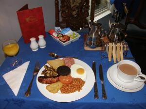 Kingswinford Guest House with Free Parking