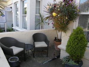 Kingswinford Guest House with Free Parking