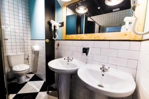 Triple Room with Shared Bathroom room in Far Home Bernabeu