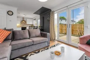 Cheerful Stays - Livingston - 4 Bedroom 3 Bath home - West Calder