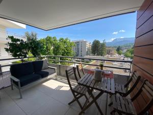 Appartements L'ORANGERAIE - Garage, Balcon, Velos, Proche Lac, Vue Montagne : photos des chambres