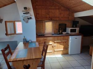 STUDIO LE MONT-CENIS, GARAGE pour motards et cyclistes, gare a 800m