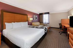 Deluxe King Suite room in La Quinta by Wyndham Tacoma - Seattle