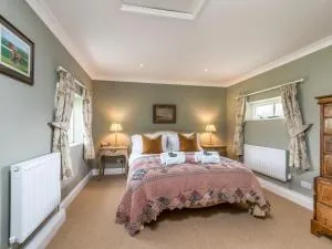 Pass the Keys Charming Country Cottage With Spectacular Views - Compton