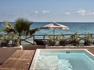 Junior Suite with Outdoor Hot Tub room in Windmill Bay Hotel