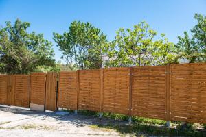 Grand Seaview Retreat - walk to the beach