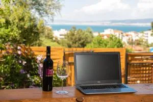 Grand Seaview Retreat - walk to the beach - Agía Triada