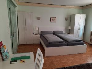 Alte Bahnhofstraße 12