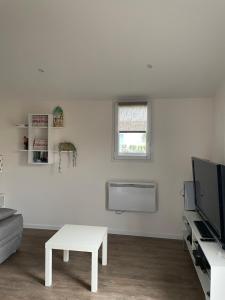 joli studio neuf tout equipé, wifi