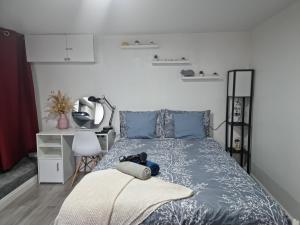 Charming, cosy hideaway with free WiFi, parking