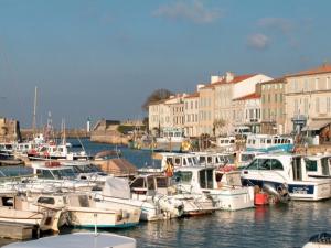 ILE DE RE, LA DANAE, VELOS, WIFI, POSSIBILITE CUISINE, LINGE, PARKING gratuit