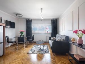 CracWoW City Center Apartment