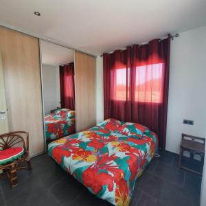 Maisons de vacances Chez J, appartement a l'etage, T3 : photos des chambres