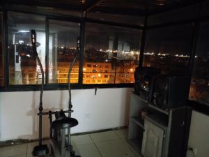 cerca al aeropuerto, toma de fotos huellas visa embajada eeuu 700