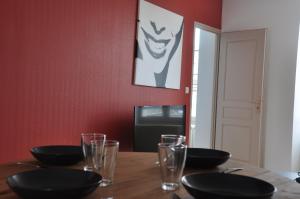 Appartements Gite Terracotta de Segre ✰ cuisine ✰ chambre (lit queen size) ✰ salon : photos des chambres