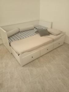 WHOLE HOLIDAY HOME APARTMENT FANTASTIC CIVITAVECCHIA da Pamino & Priscilla con due Camere letto!