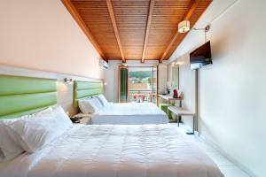 Triple Room with City View room in Hotel Aggelos Kefalonia