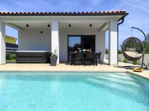 Villa VINE - new luxury holiday house in a green oasis