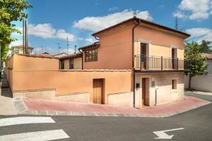 URIBE-ENEA Casa sola con amplio patio en Elciego con visita a bodega, siempre sujeta a disponibilidad