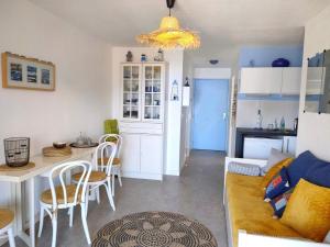 Appartement avec terrasse vue mer, proximité plage, place parking